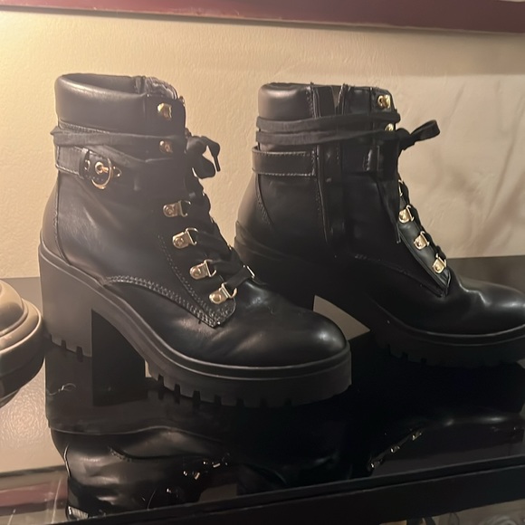 Lace up booties - Picture 2 of 8